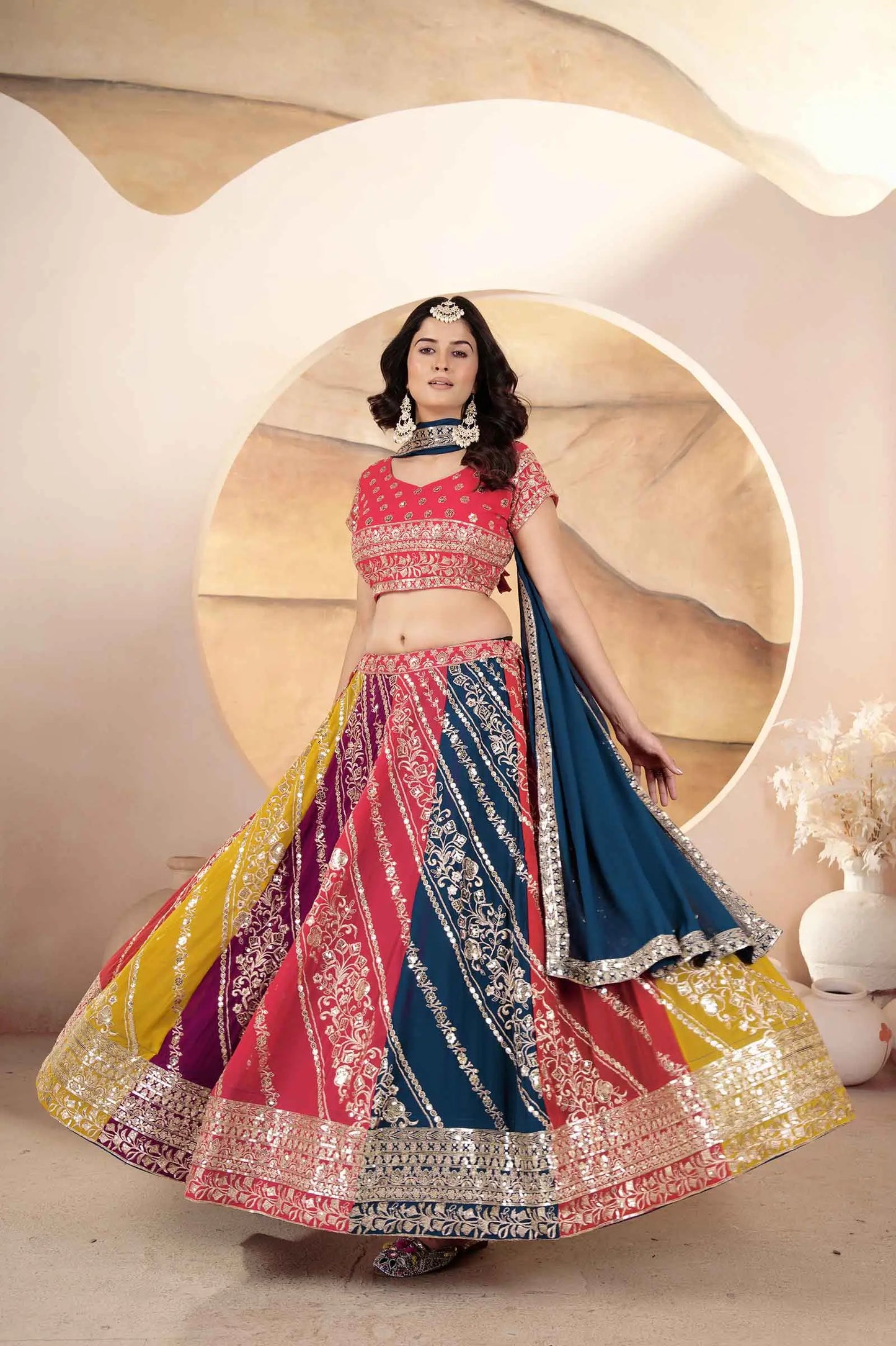 Mehrfarbiger rosa Lehenga mit Paillettenstickerei und Dupatta