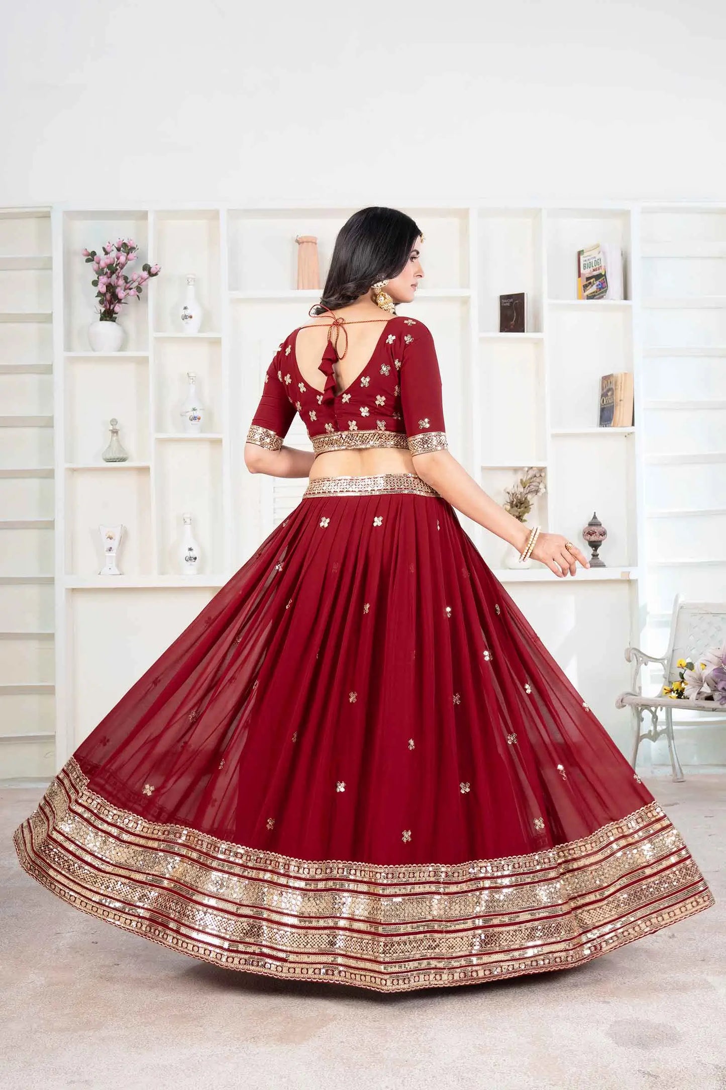 Burgunderroter Georgette-Lehenga mit Paillettenstickerei