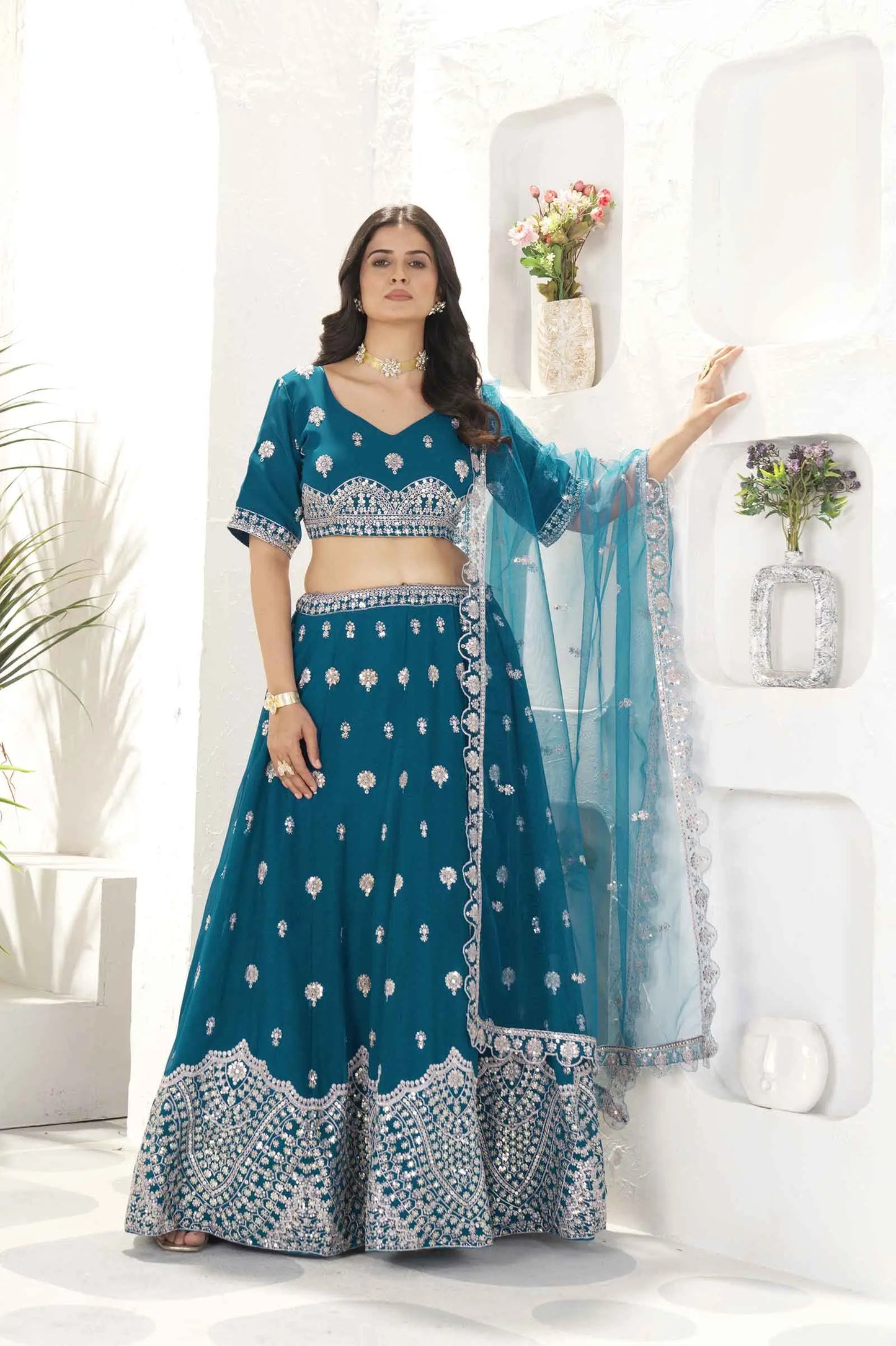 Dunkelblaugrüner Georgette-Lehenga mit Paillettenstickerei und Dupatta