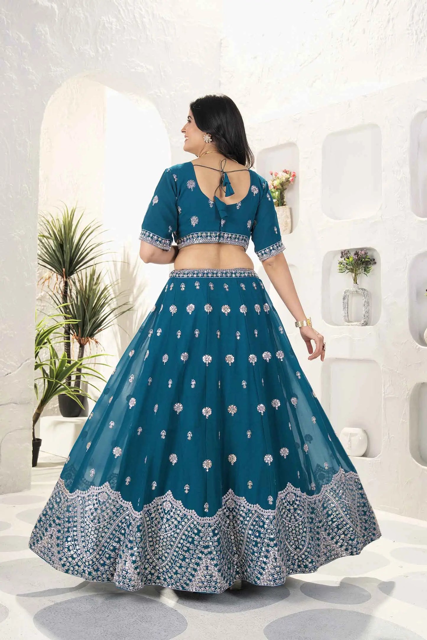 Dunkelblaugrüner Georgette-Lehenga mit Paillettenstickerei und Dupatta