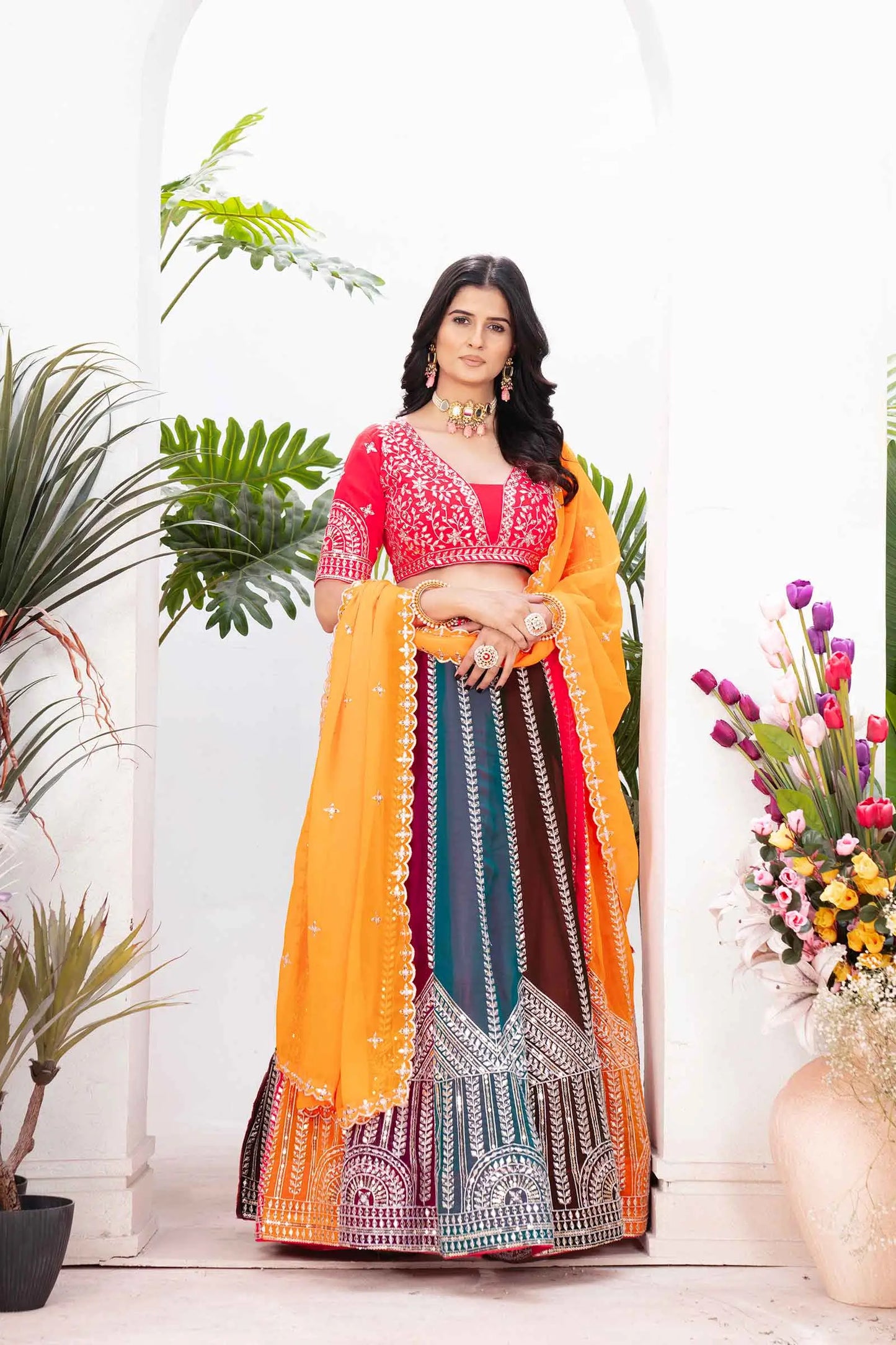 Mehrfarbiger Georgette-Lehenga mit Paillettenstickerei und Dupatta