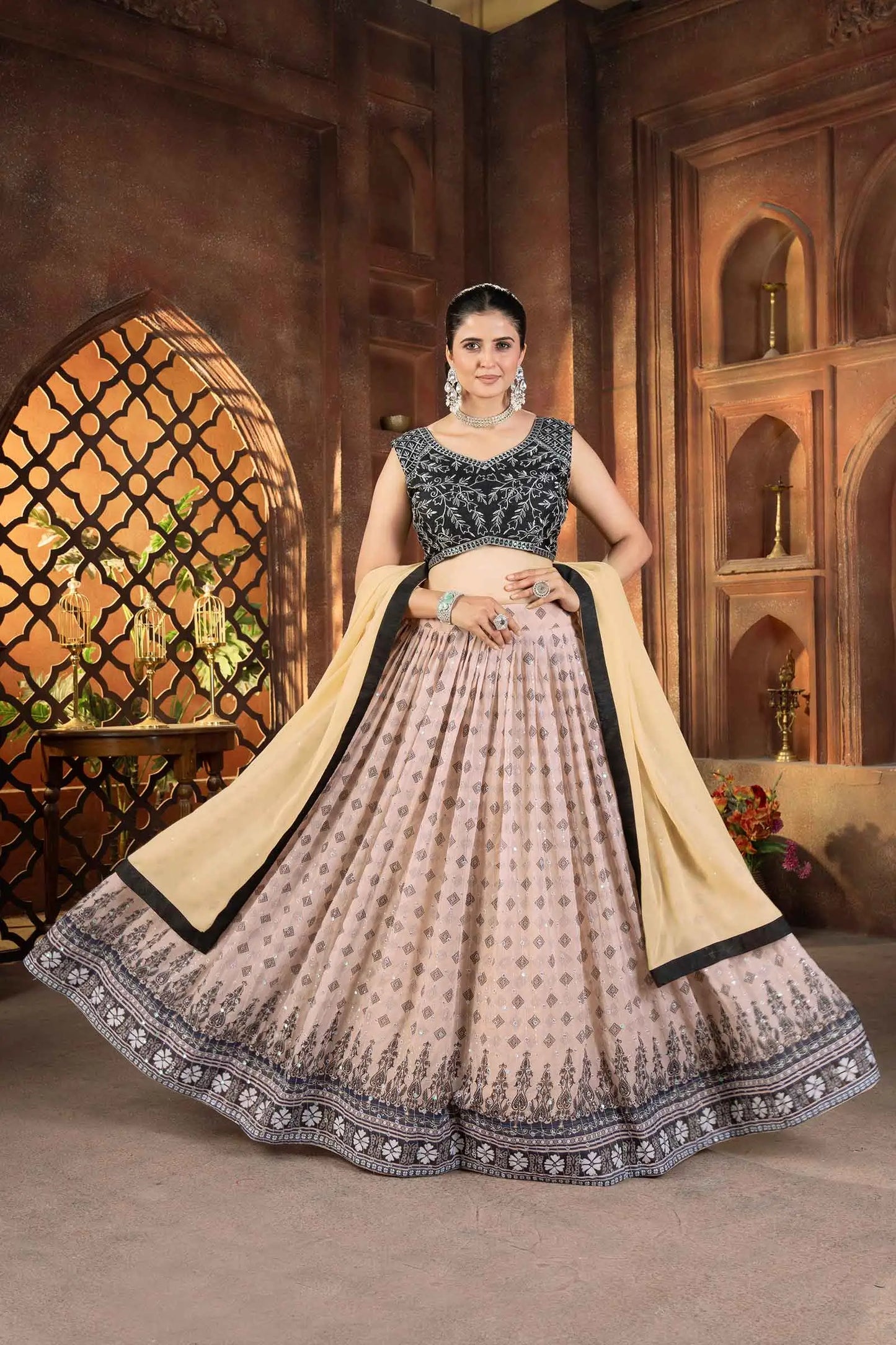 Lehenga choli noir et rose clair à imprimé digital avec broderie