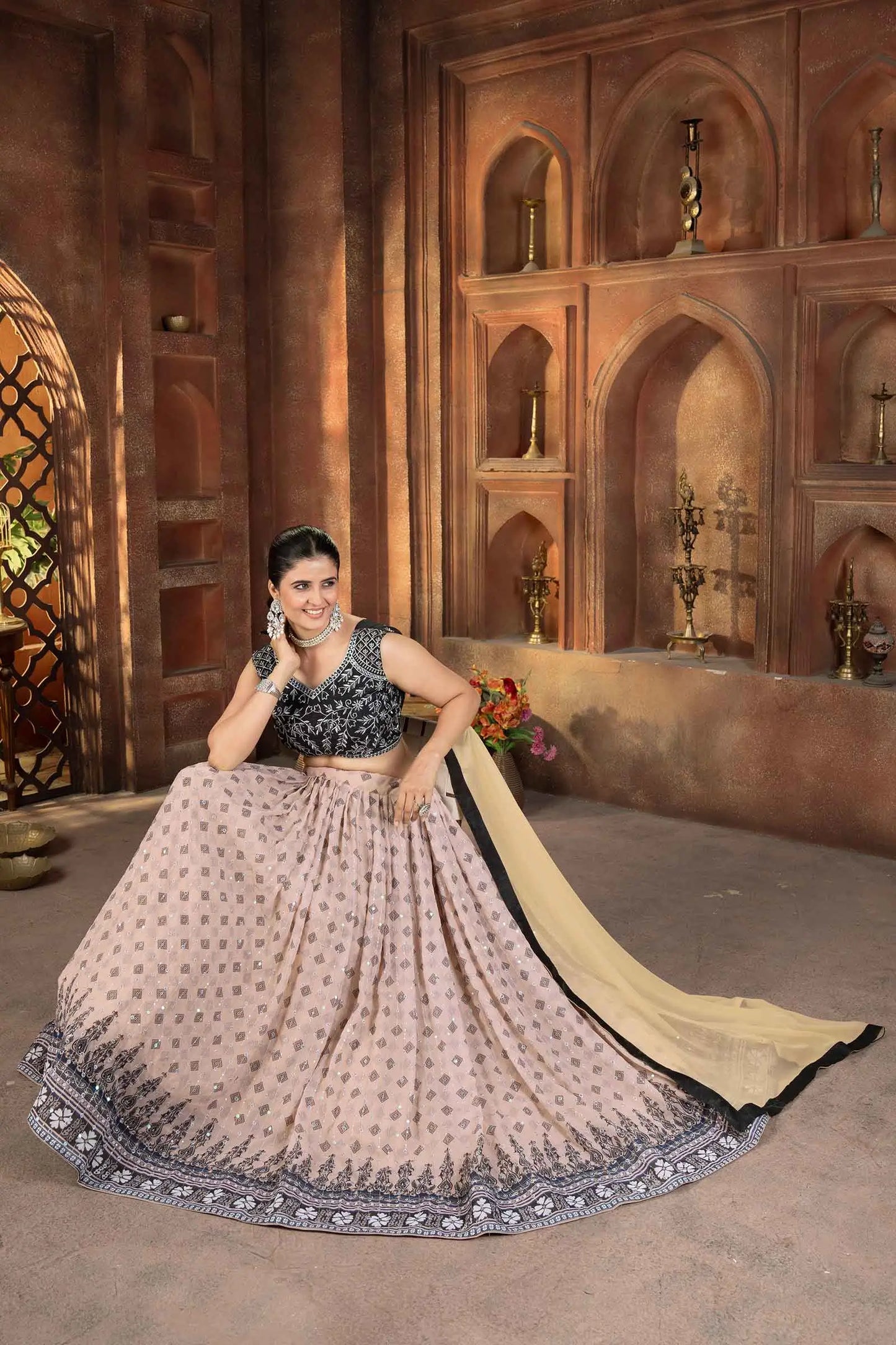 Lehenga choli noir et rose clair à imprimé digital avec broderie