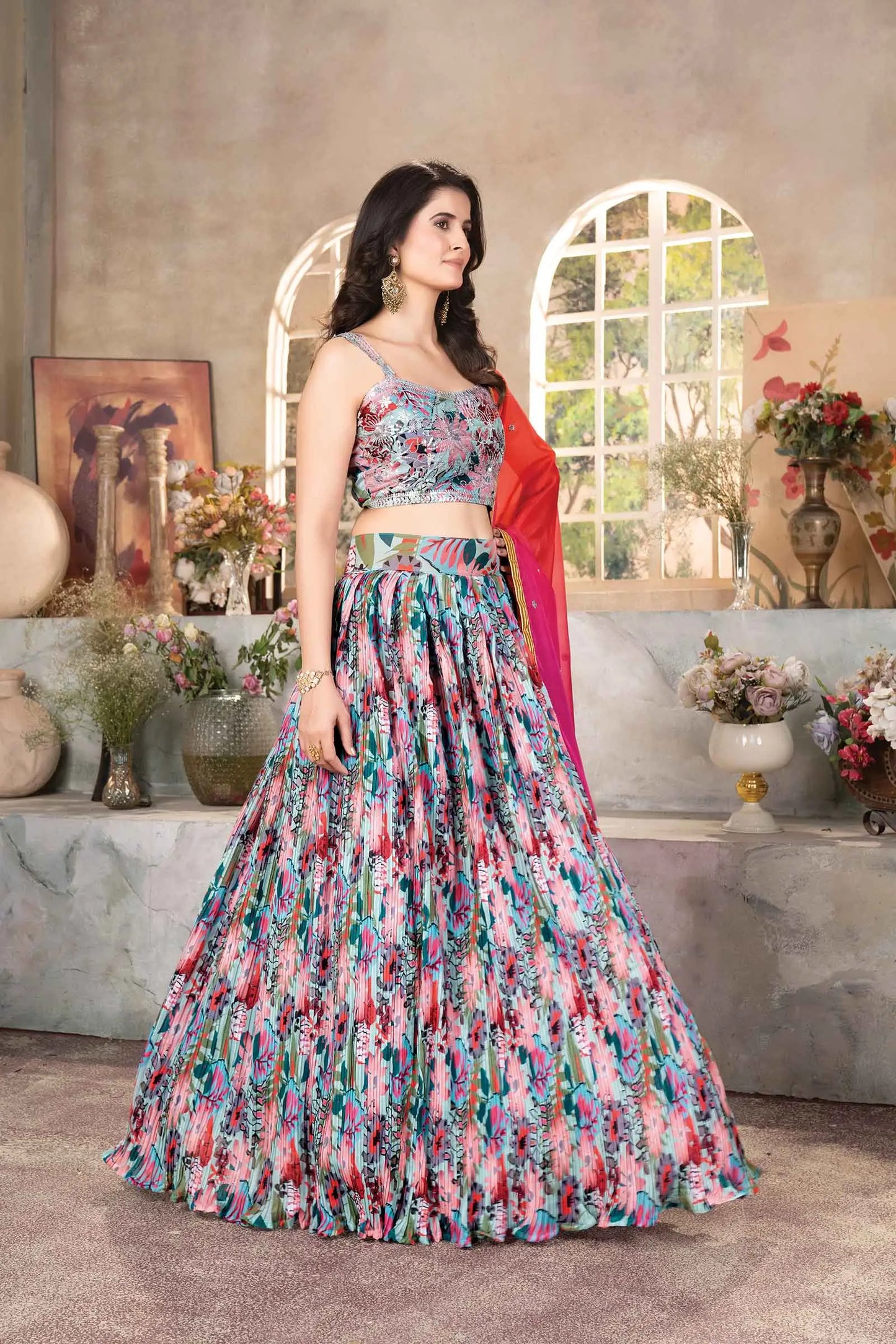 Lehenga bleu clair à imprimé floral multicolore avec broderie et dupatta