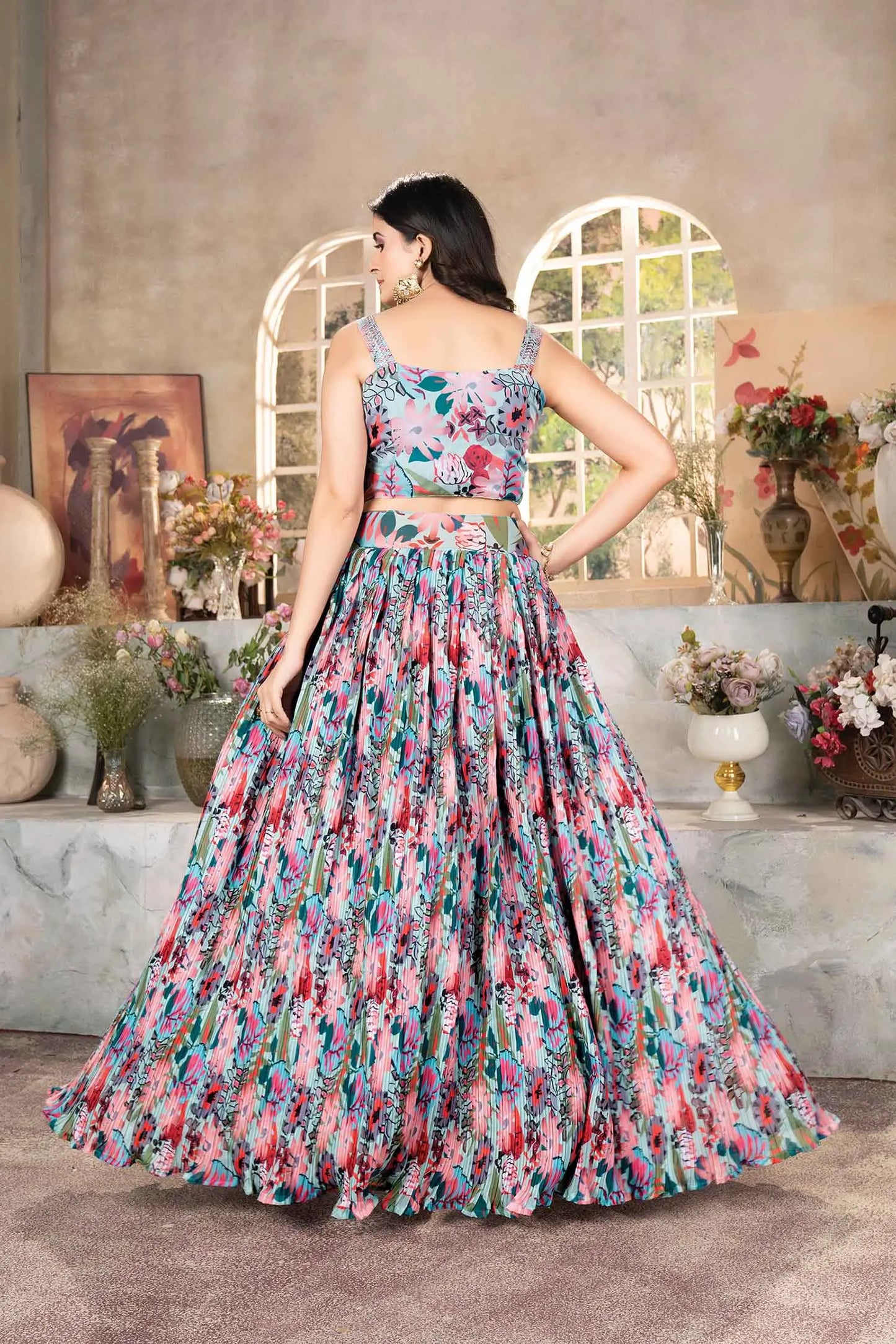 Lehenga bleu clair à imprimé floral multicolore avec broderie et dupatta