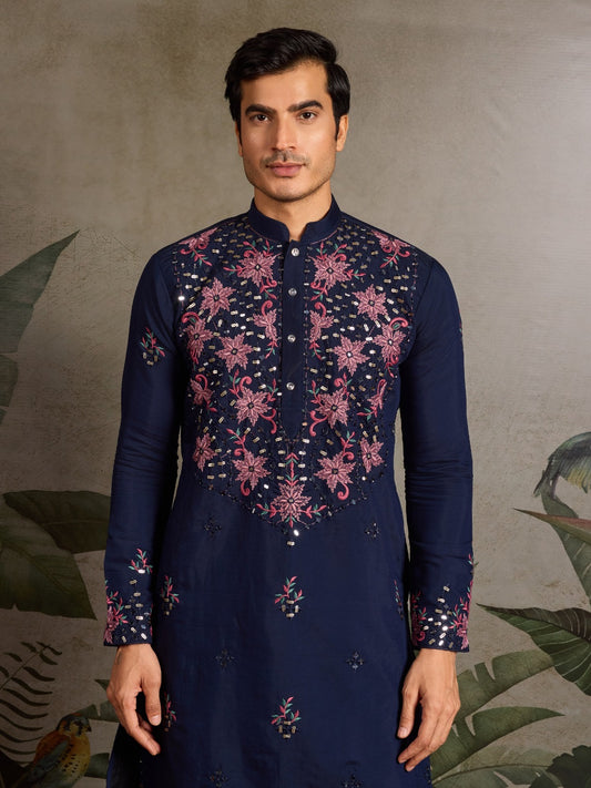 Ensemble Kurta bleu marine Homme avec broderies fleurs et travail de miroirs