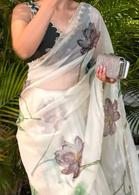 Sari blanc à imprimé fleuri lotus embelli rose gold COLLECTION HEENA