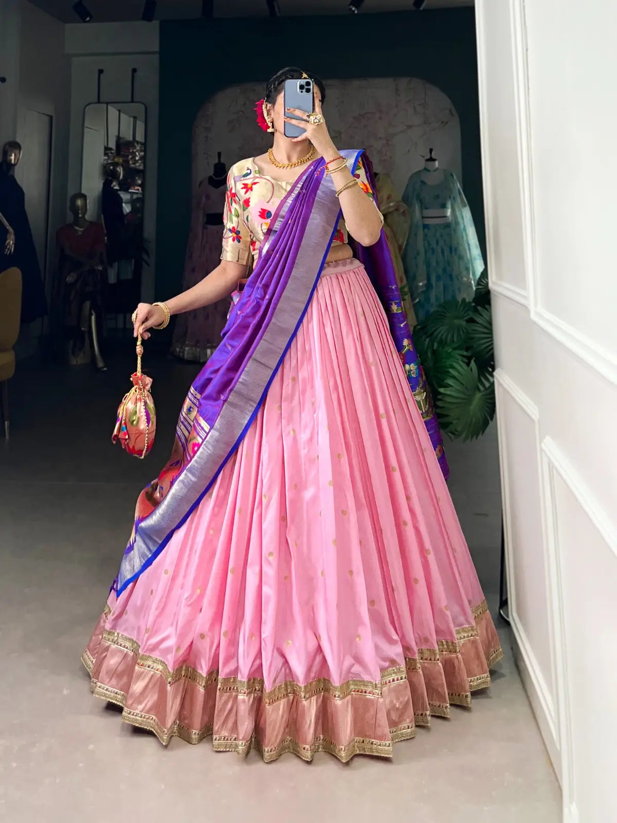 Lehenga Choli Paithani en Soie Jacquard Rose Pâle avec Tissage Zari
