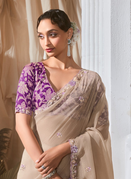 Sari moderne beige et violet aubergine en tissu fantaisie et dentelle COLLECTION KANIKA