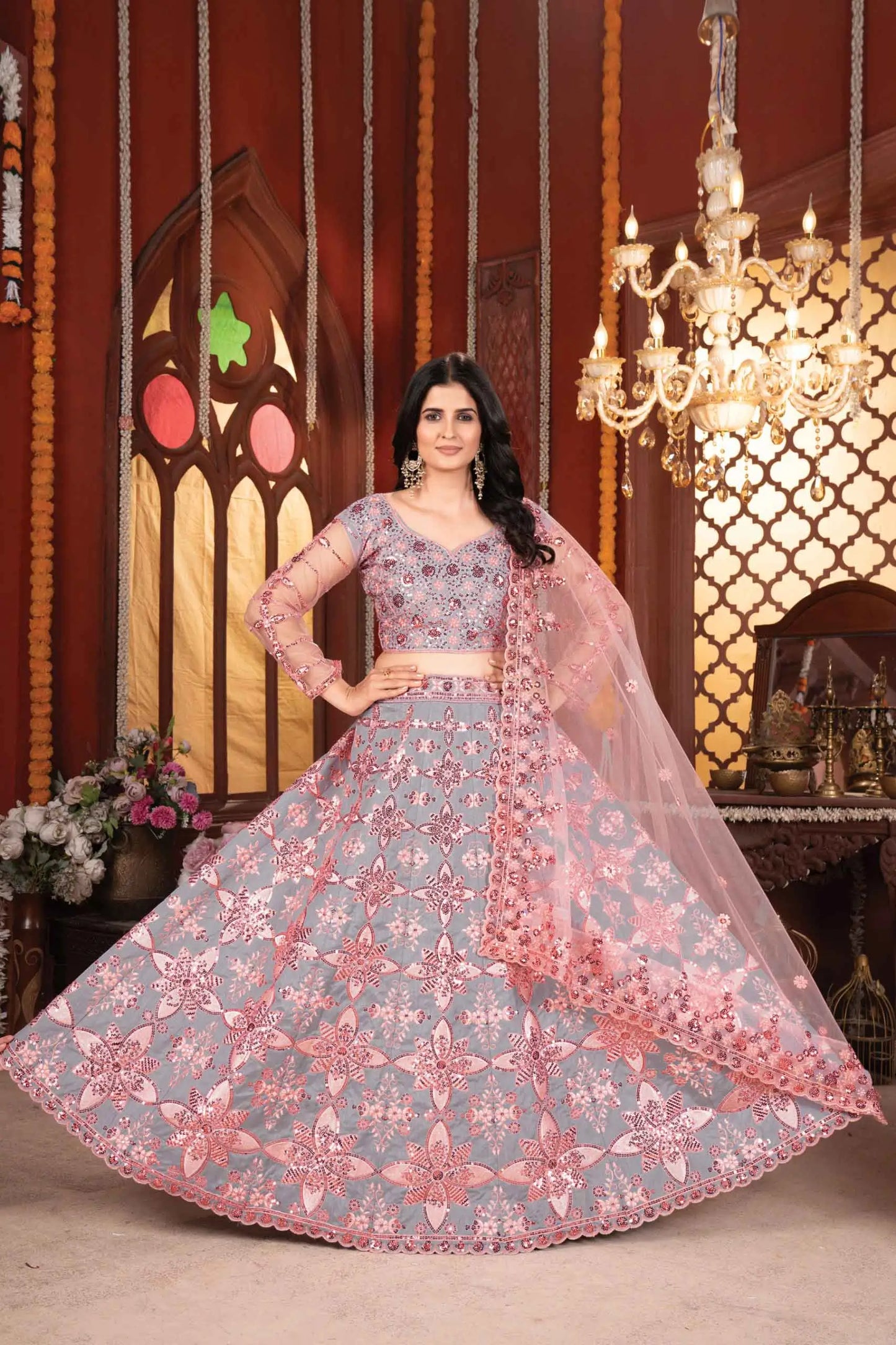 Lehenga en Soie Mulberry Gris et Pêche avec Broderie en Fils et Sequins