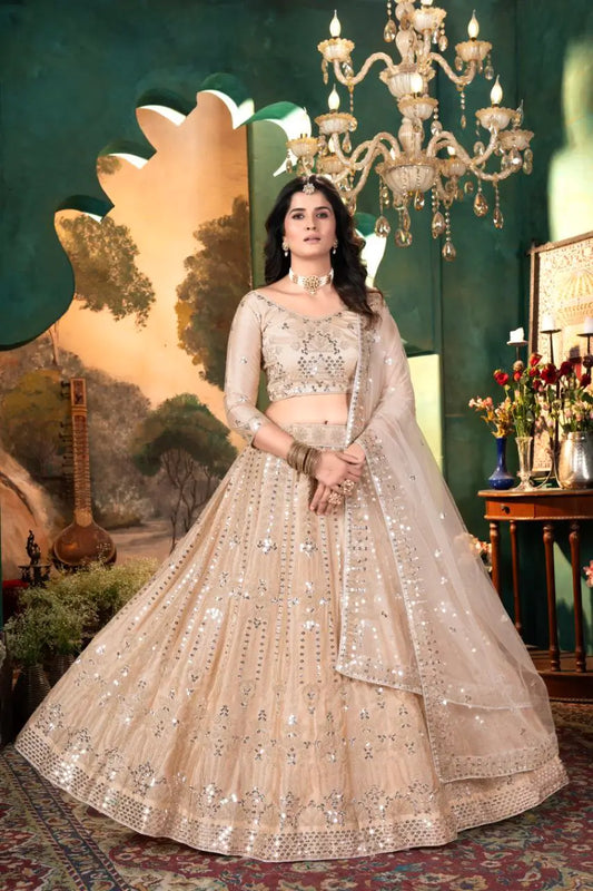 Lehenga beige en satin avec broderie, couture et travail de sequins chargé