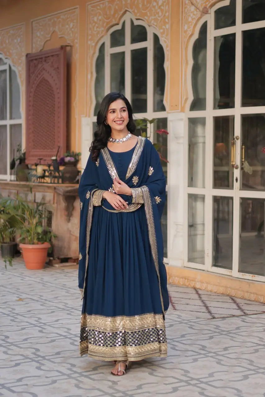 Robe de Designer Bleu Sarcelle avec Broderie Sequins et Dupatta Assorti