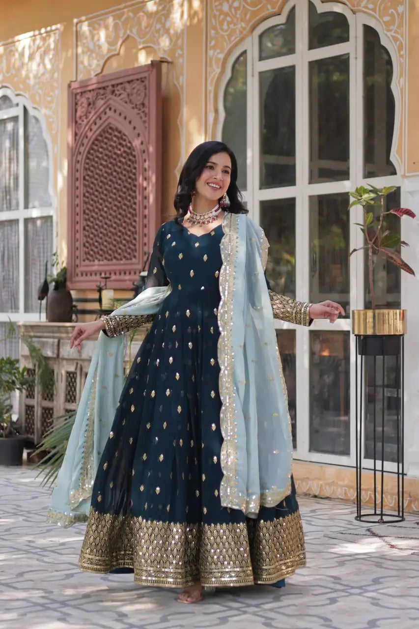 Robe de Designer Bleu Gris avec Broderie Sequins et Dupatta Assorti