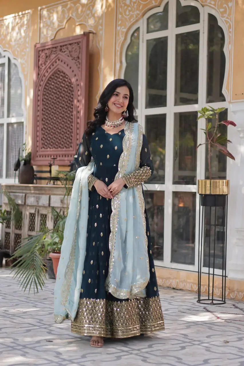 Robe de Designer Bleu Gris avec Broderie Sequins et Dupatta Assorti
