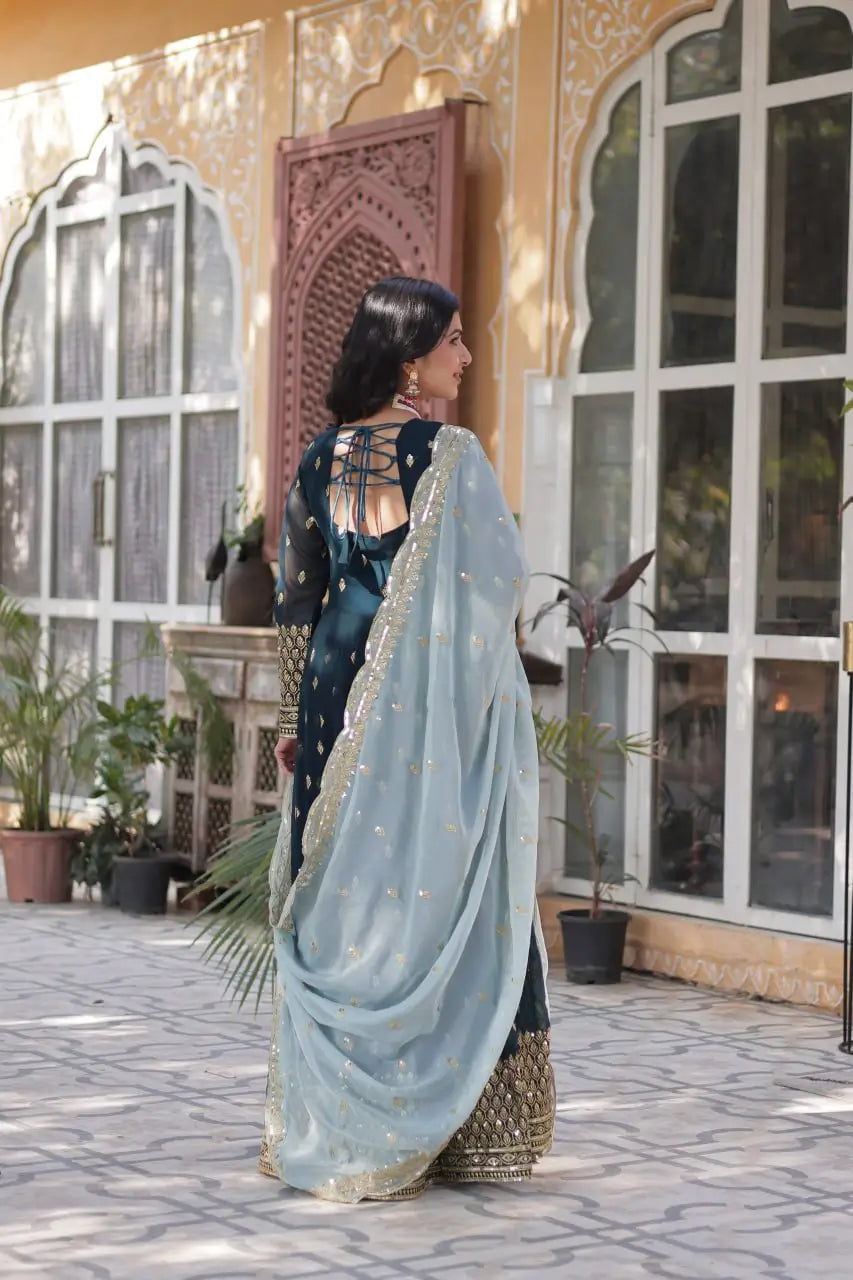 Robe de Designer Bleu Gris avec Broderie Sequins et Dupatta Assorti