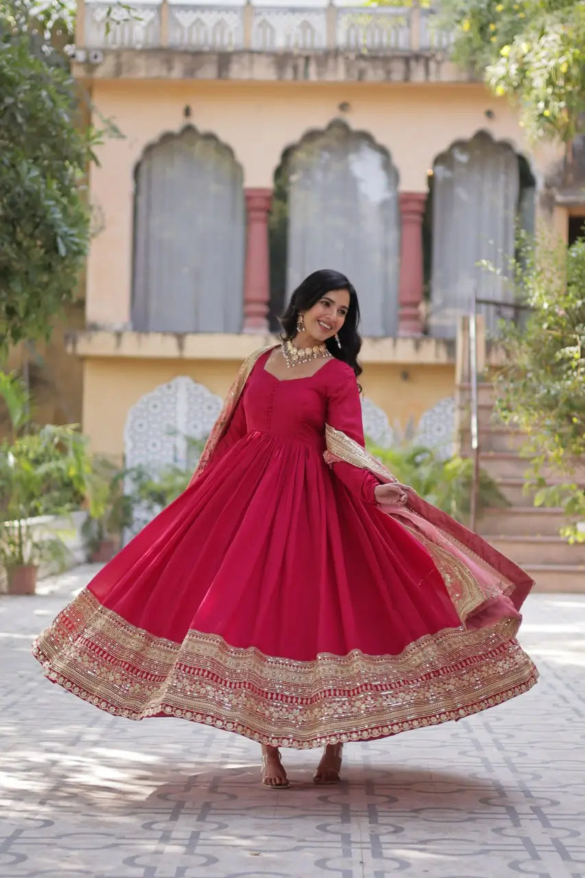 Robe Longue Rose Scintillante avec Riches Broderies de Sequins et Dupatta Somptueux