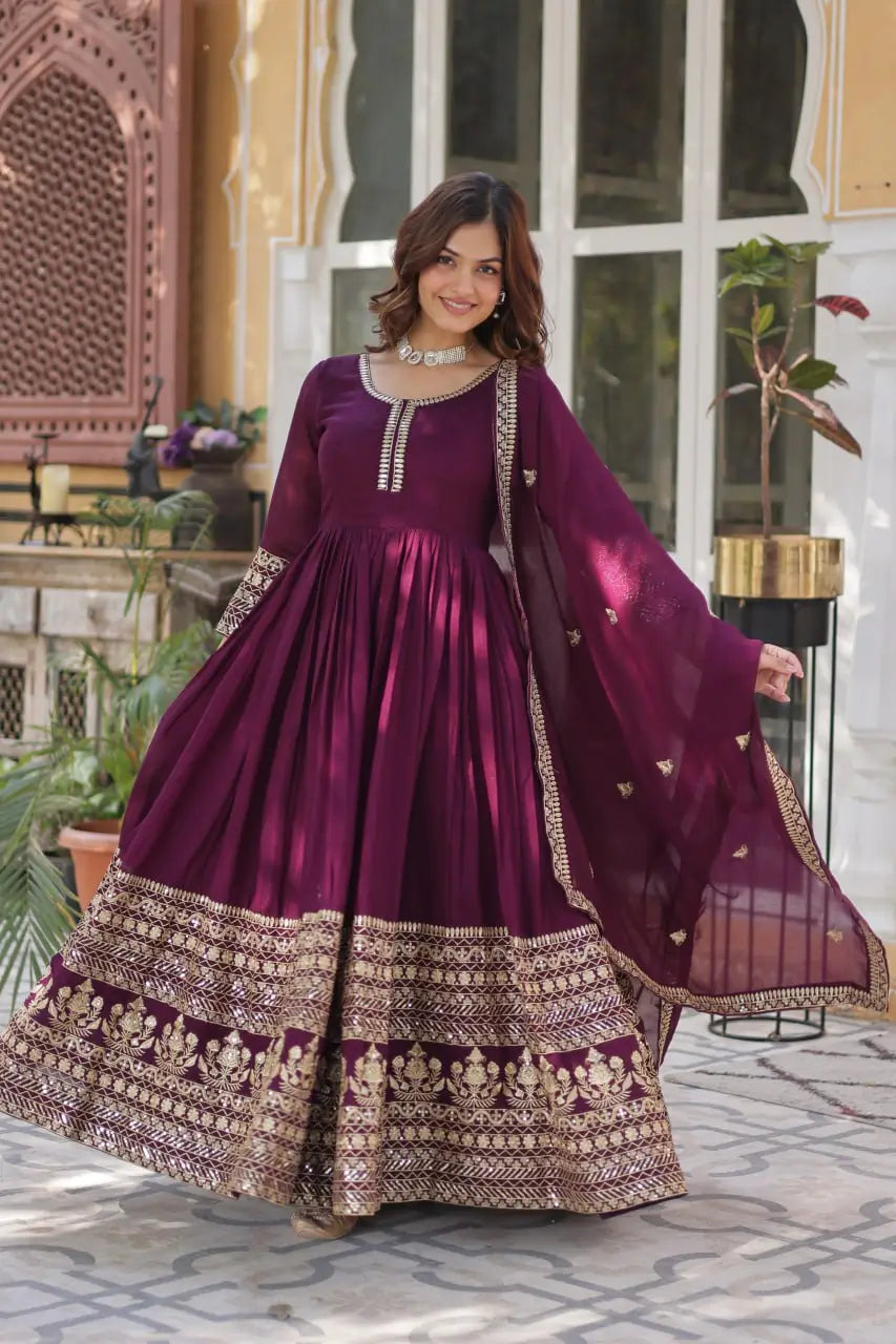 Robe Longue Bordeaux avec Broderies de Sequins et Dupatta Somptueux