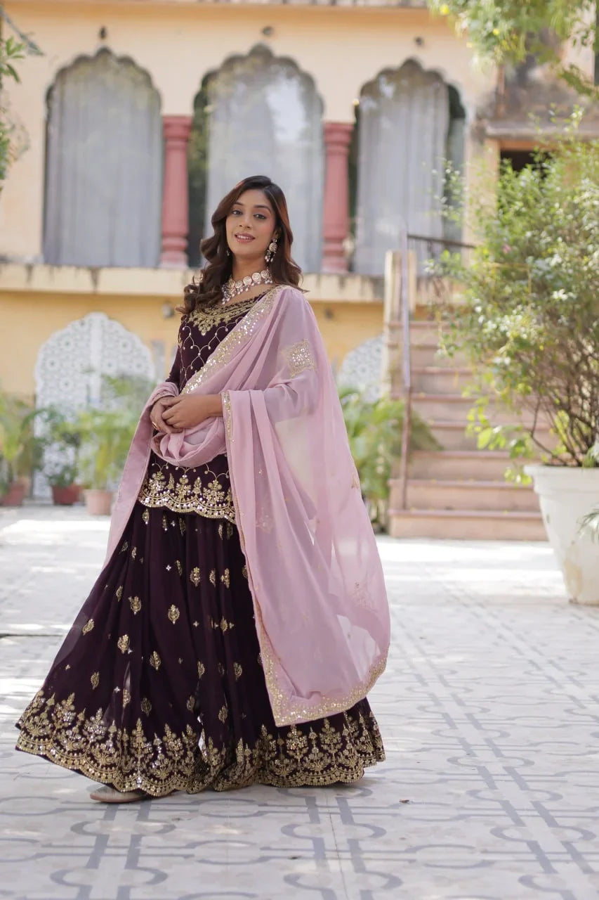 Magenta-lila Kurti Palazzo Set mit Pailletten und kontrastierendem Dupatta