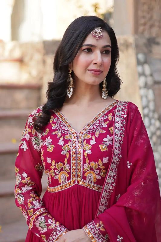 Robe Longue Rouge Rosé avec Broderies de Fils et Sequins avec Dupatta