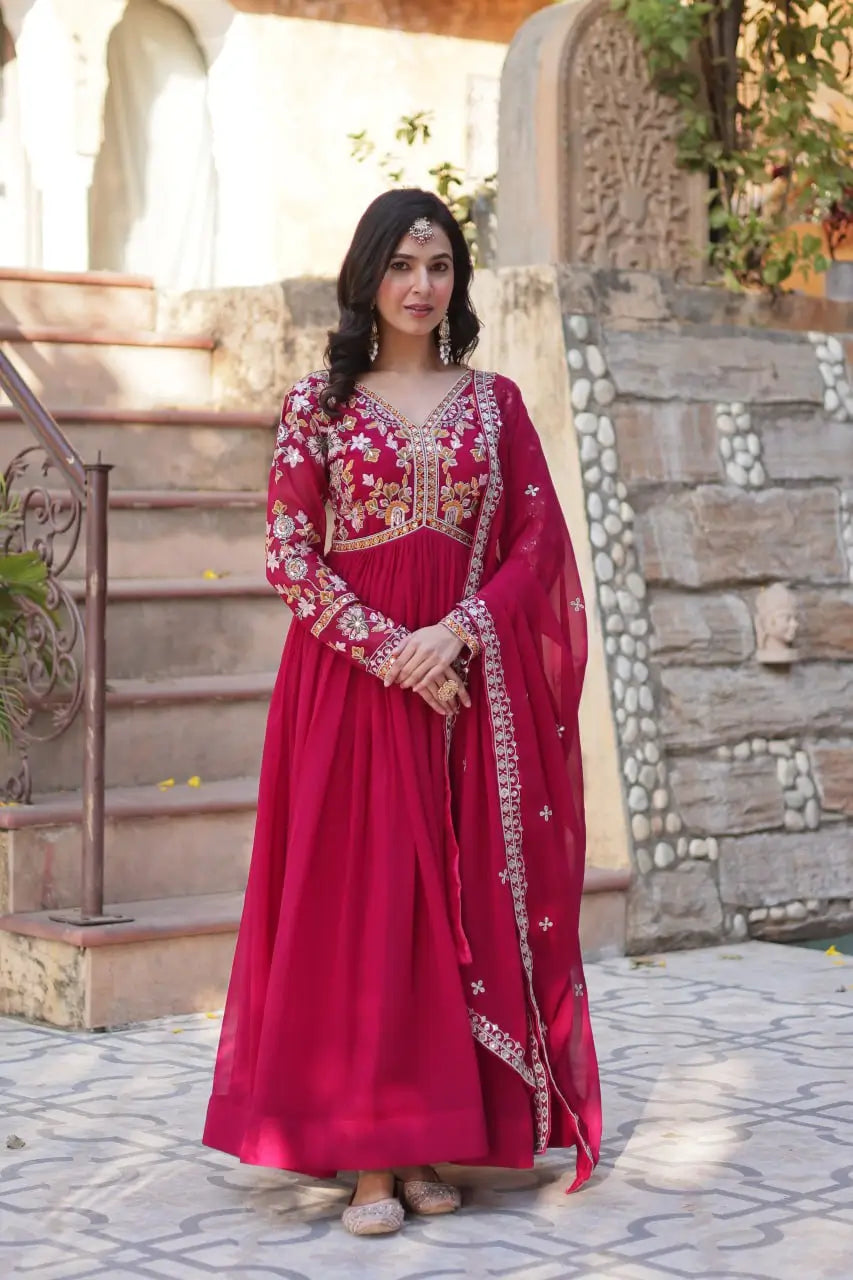 Robe Longue Rouge Rosé avec Broderies de Fils et Sequins avec Dupatta