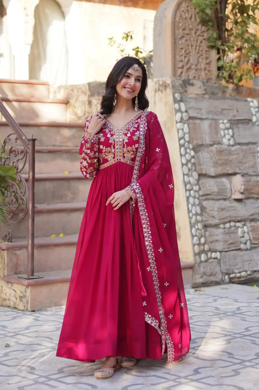 Robe Longue Rouge Rosé avec Broderies de Fils et Sequins avec Dupatta