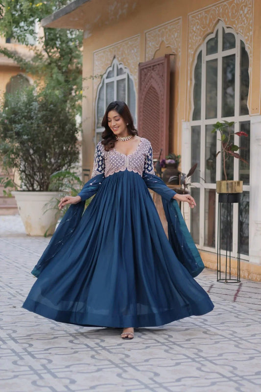 Robe Longue Bleu en Georgette | Broderies de Perles et Sequins