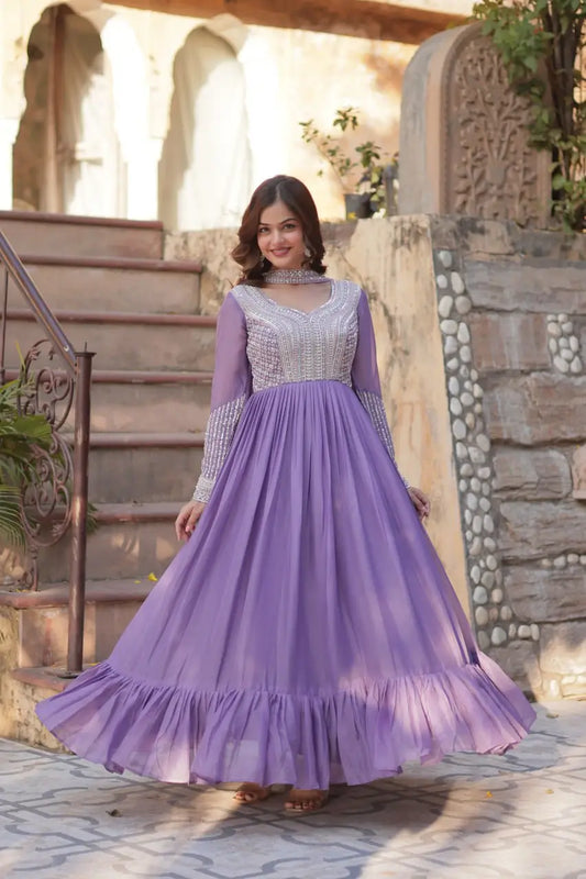 Robe Longue Violet Lilas en Georgette | Broderies de Perles et Sequins avec Dupatta