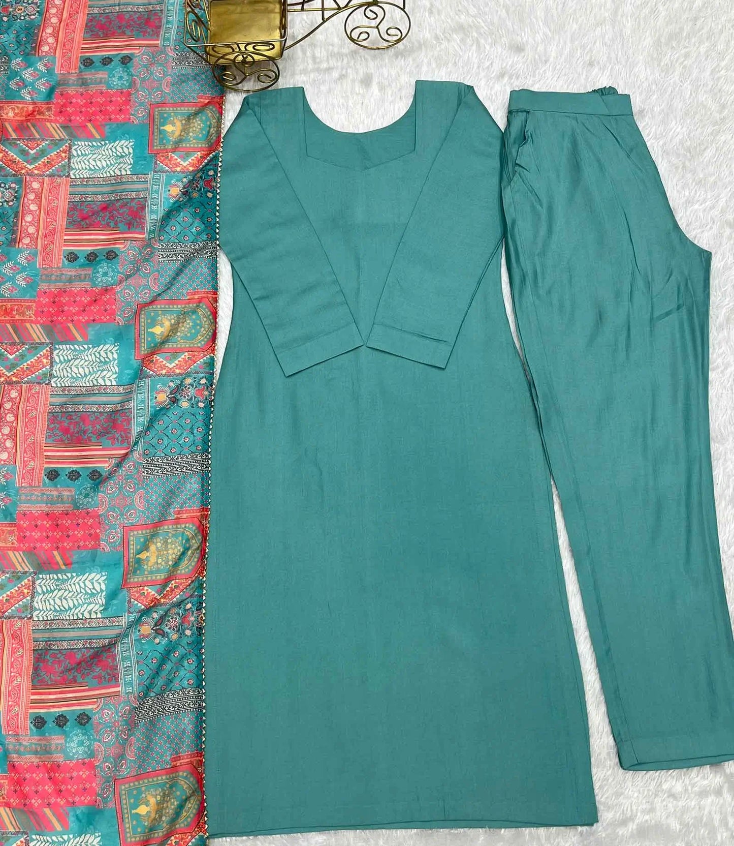 Salwar suit droit en viscose bleu scarabée avec dupatta imprimé floral multicolore