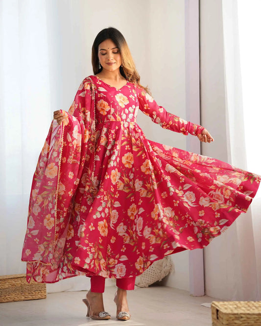 Robe en organza à imprimé floral rose avec dupaata