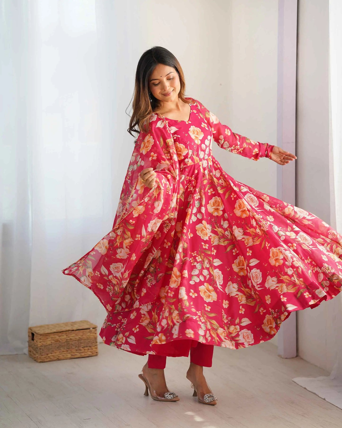 Robe en organza à imprimé floral rose avec dupaata