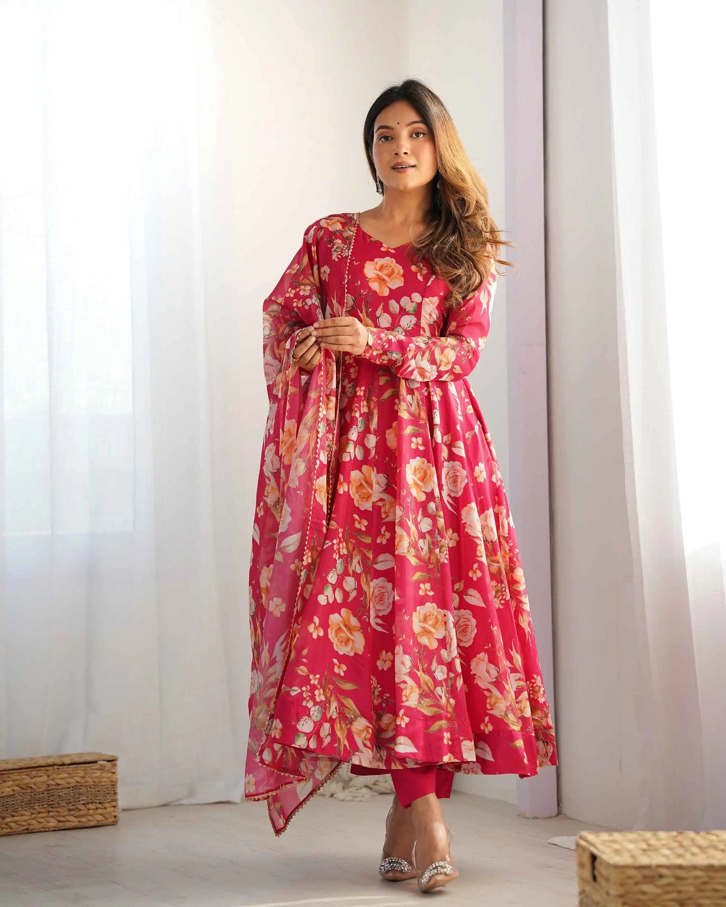 Robe en organza à imprimé floral rose avec dupaata