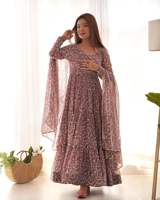 Robe imprimée en georgette mauve foncé avec dupatta