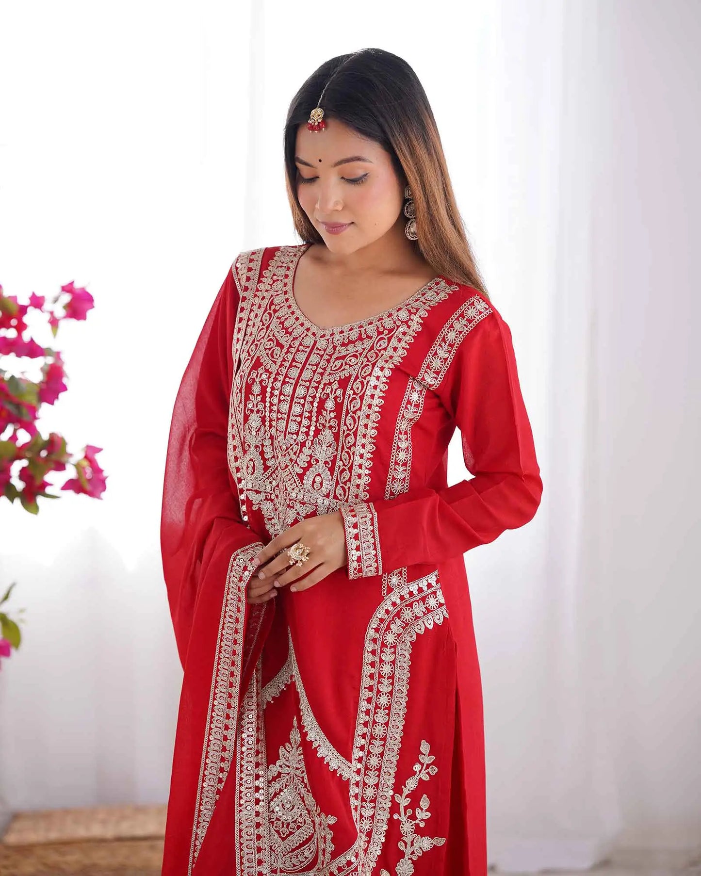 Roter Milano Vichitra Seiden-Salwar Kameez mit Paillettenstickerei und Dupatta