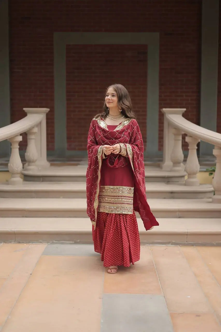 Ensemble Sharara en georgette bordeaux avec broderie en fil et sequins et dupatta assorti