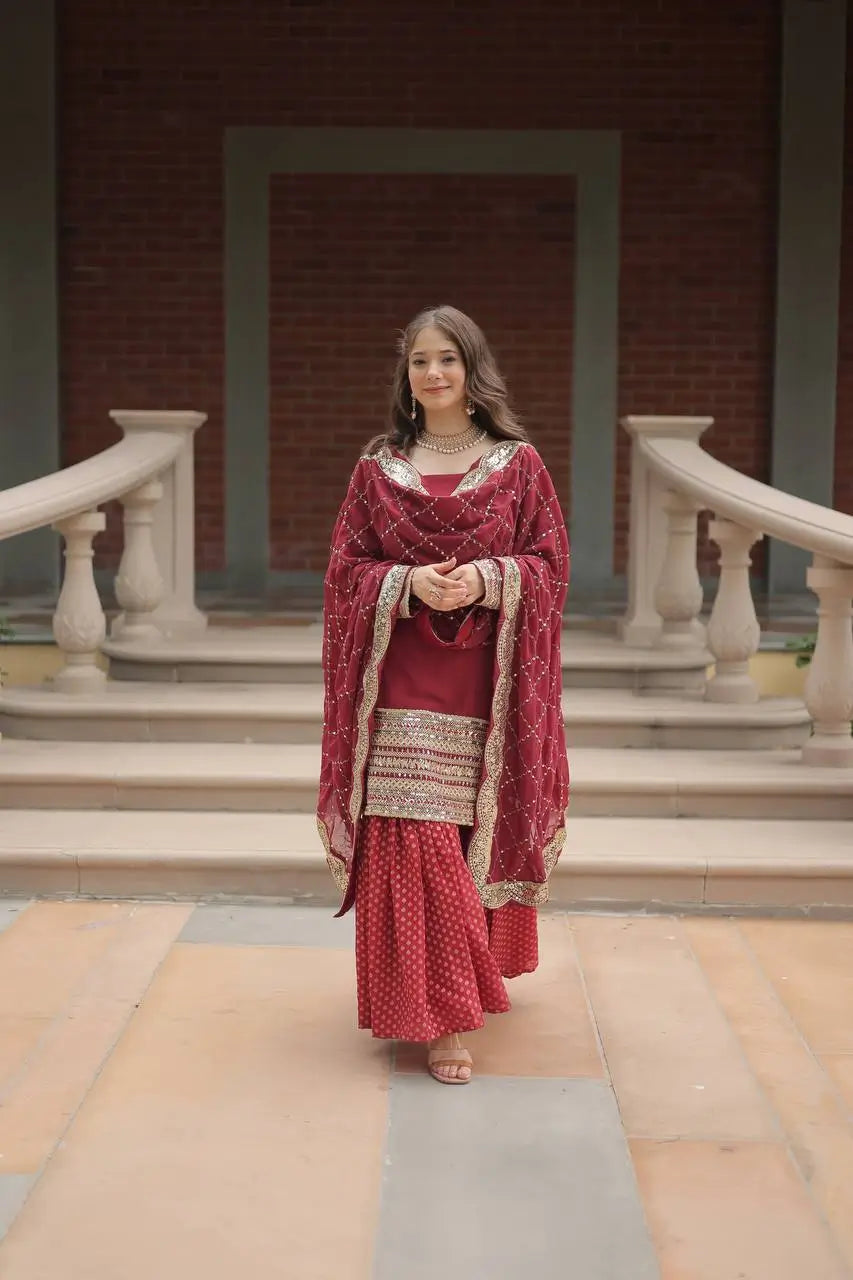 Ensemble Sharara en georgette bordeaux avec broderie en fil et sequins et dupatta assorti