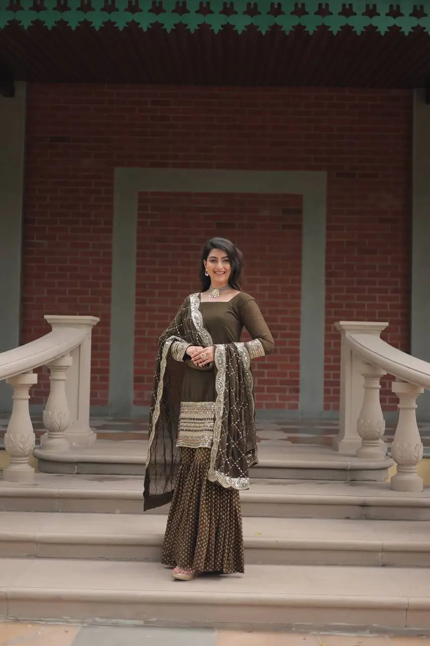 Ensemble Sharara vert henna en georgette avec broderie de fils et sequins, accompagné de son dupatta