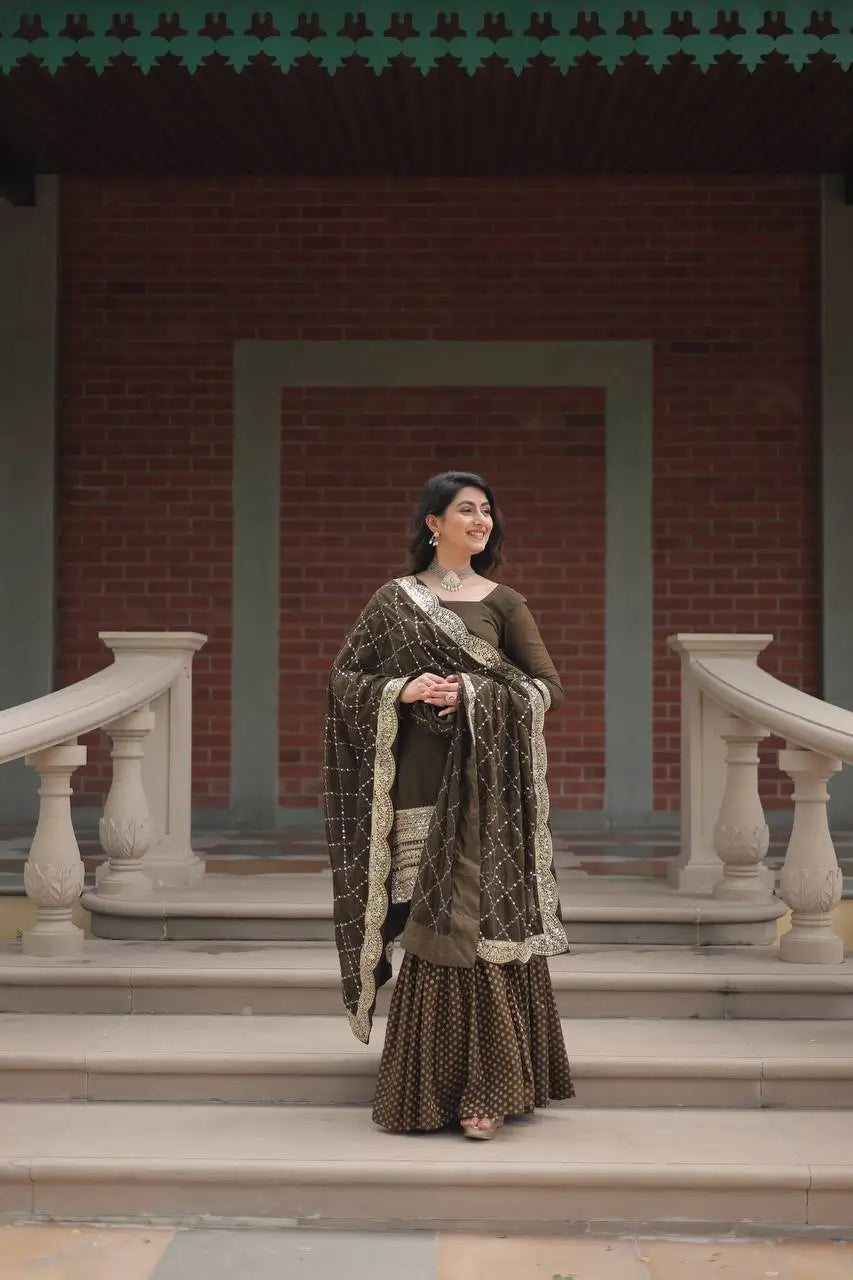 Ensemble Sharara vert henna en georgette avec broderie de fils et sequins, accompagné de son dupatta