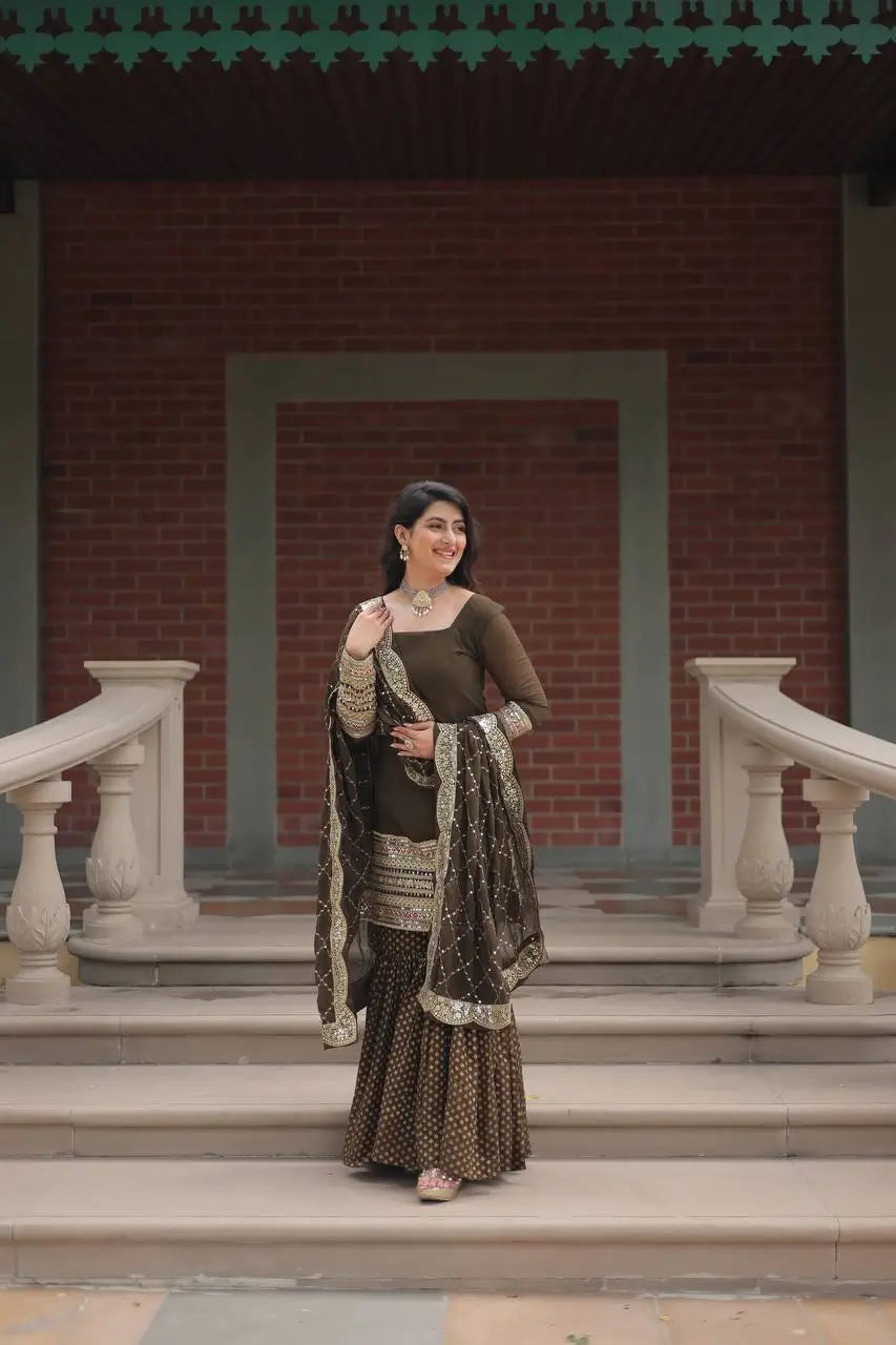 Ensemble Sharara vert henna en georgette avec broderie de fils et sequins, accompagné de son dupatta