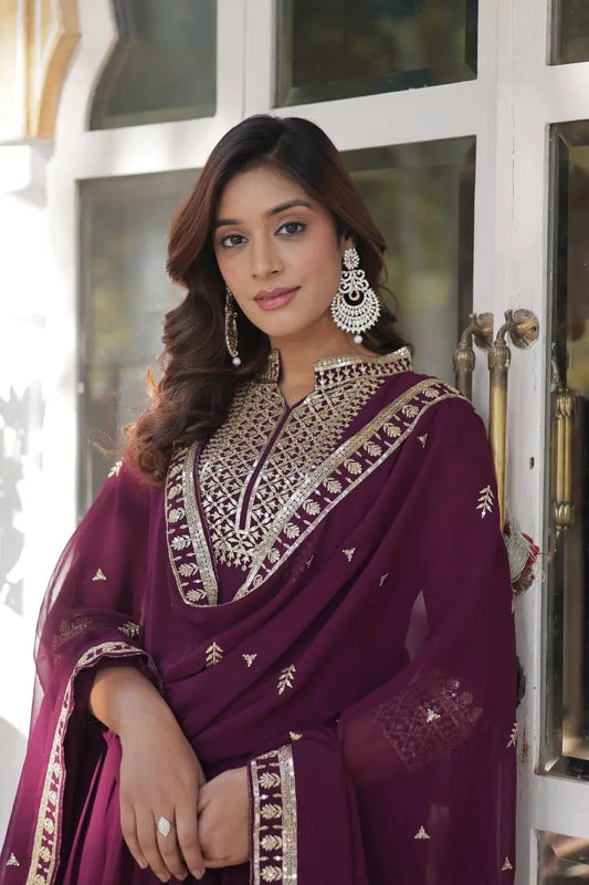 Robe Violet Raisin en Georgette avec Broderie Riche en Sequins et Dupatta