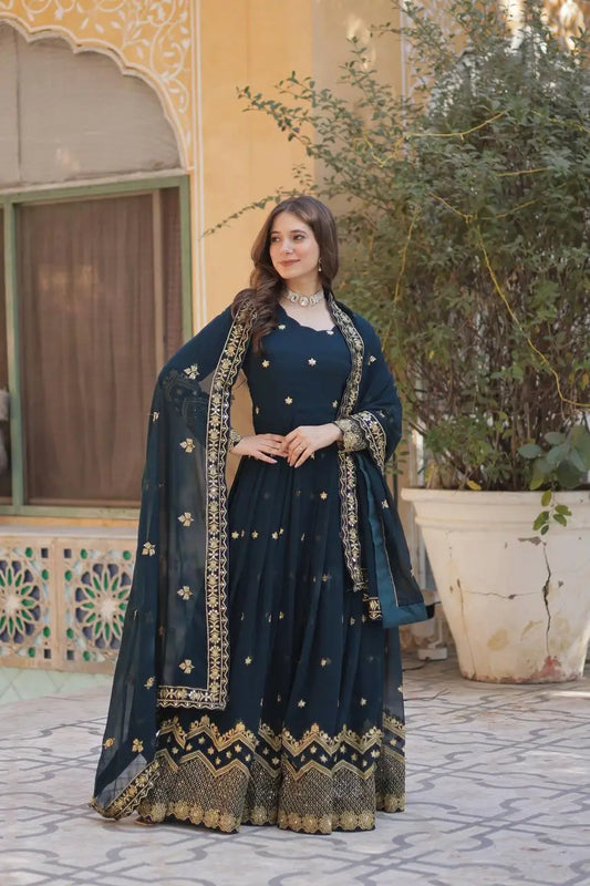 Robe Longue Bleu Cyan | Georgette avec Broderies Zari et Sequins