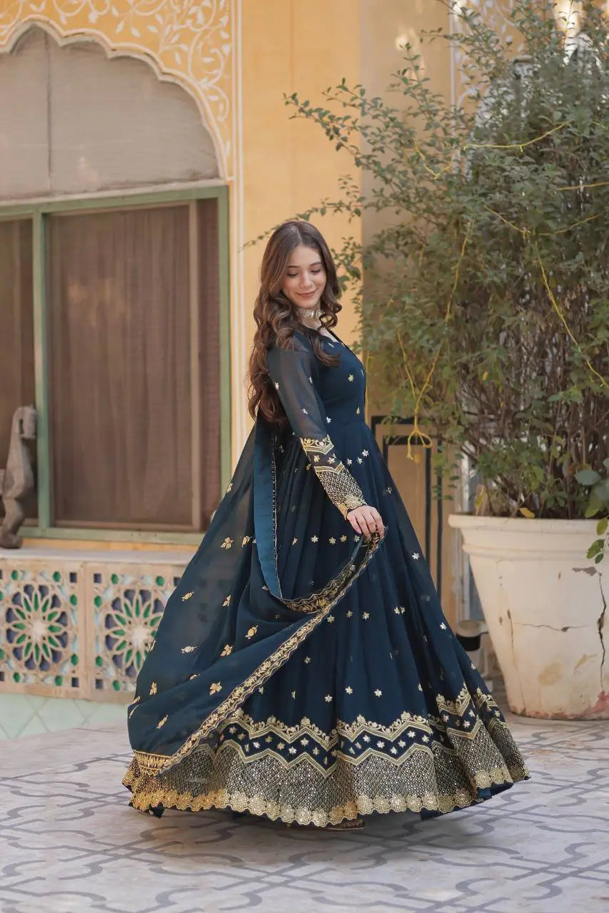 Robe Longue Bleu Cyan | Georgette avec Broderies Zari et Sequins
