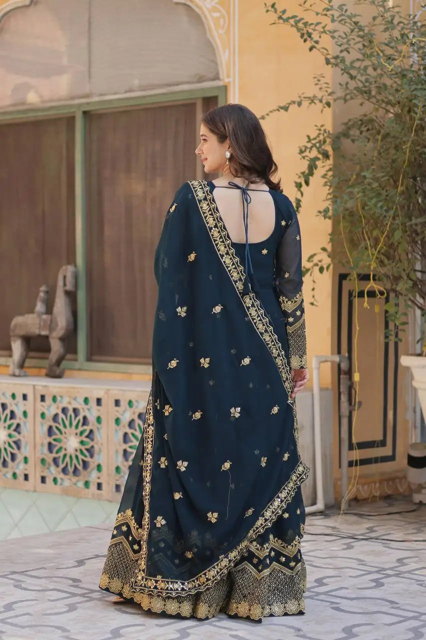 Robe Longue Bleu Cyan | Georgette avec Broderies Zari et Sequins