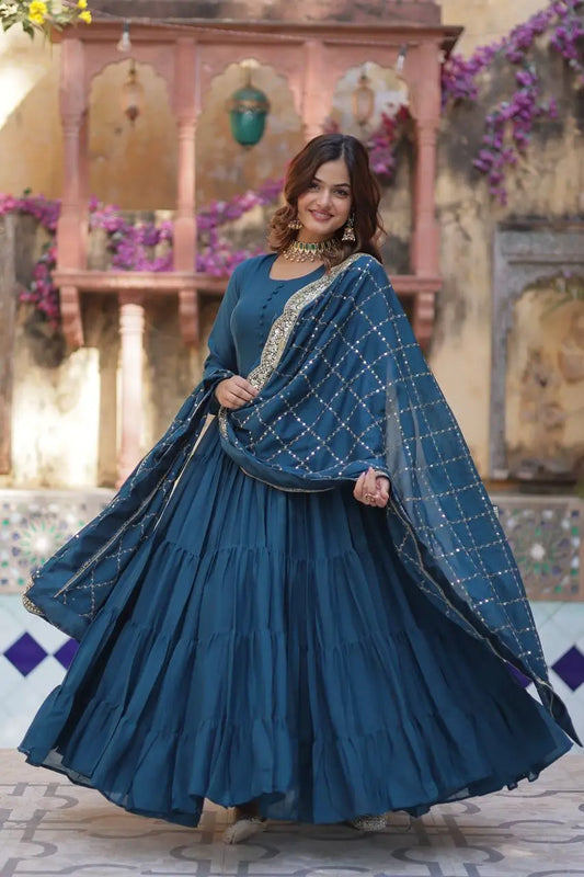 Robe Longue Bleu Cyan Lagon | Georgette Évasée | Broderies et Dupatta