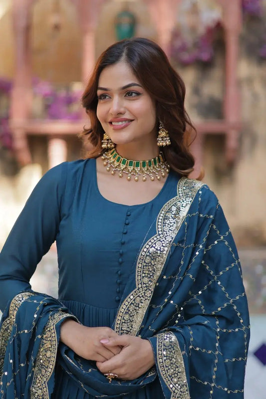 Robe Longue Bleu Cyan Lagon | Georgette Évasée | Broderies et Dupatta
