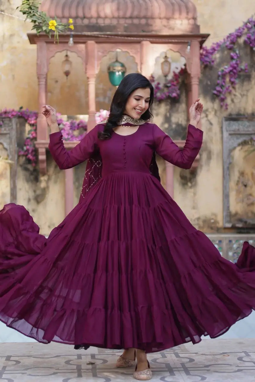 Robe Longue Bordeaux Berry | Georgette Évasée avec Voile Brodé