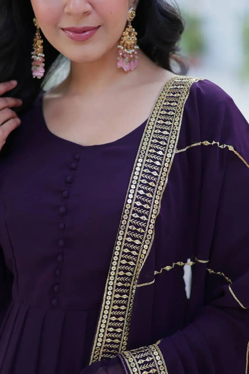 Robe Georgette Violet Raisin Foncé avec Broderie Multi-Sequins et Dupatta assorti