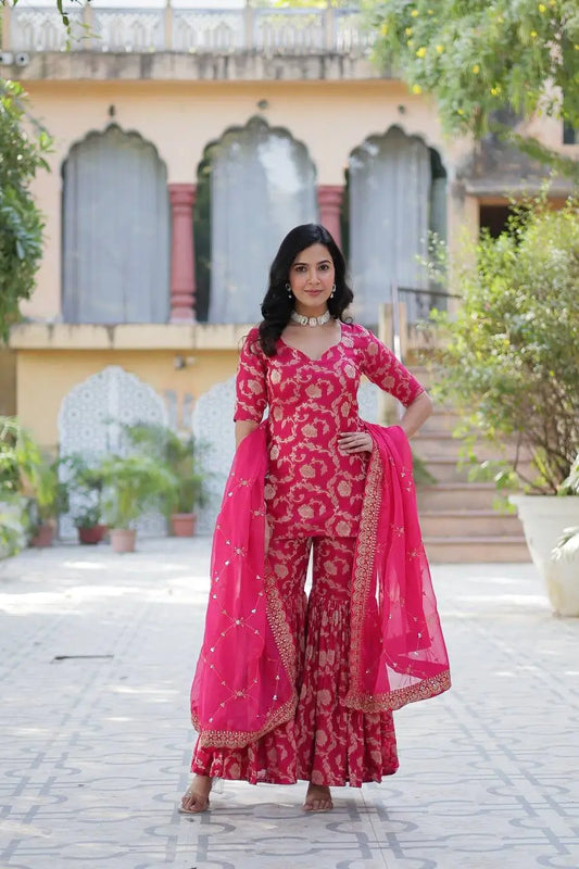Ensemble Salwar Suit Jacquard en Georgette Rose Fuchsia avec Dupatta