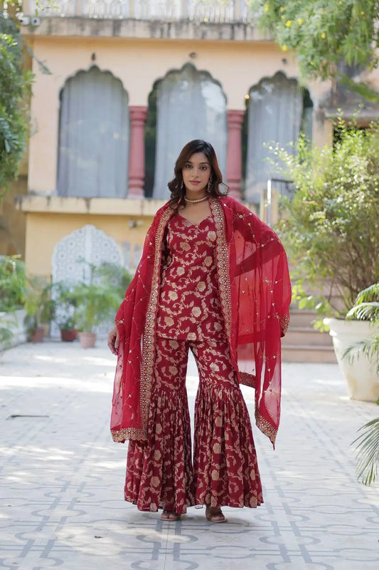 Ensemble Salwar Jacquard en Georgette Rouge avec Dupatta