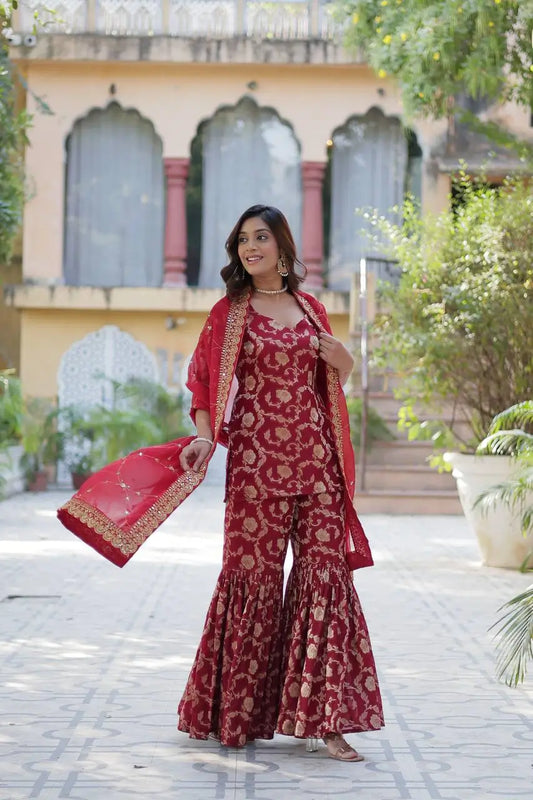 Ensemble Salwar Jacquard en Georgette Rouge avec Dupatta