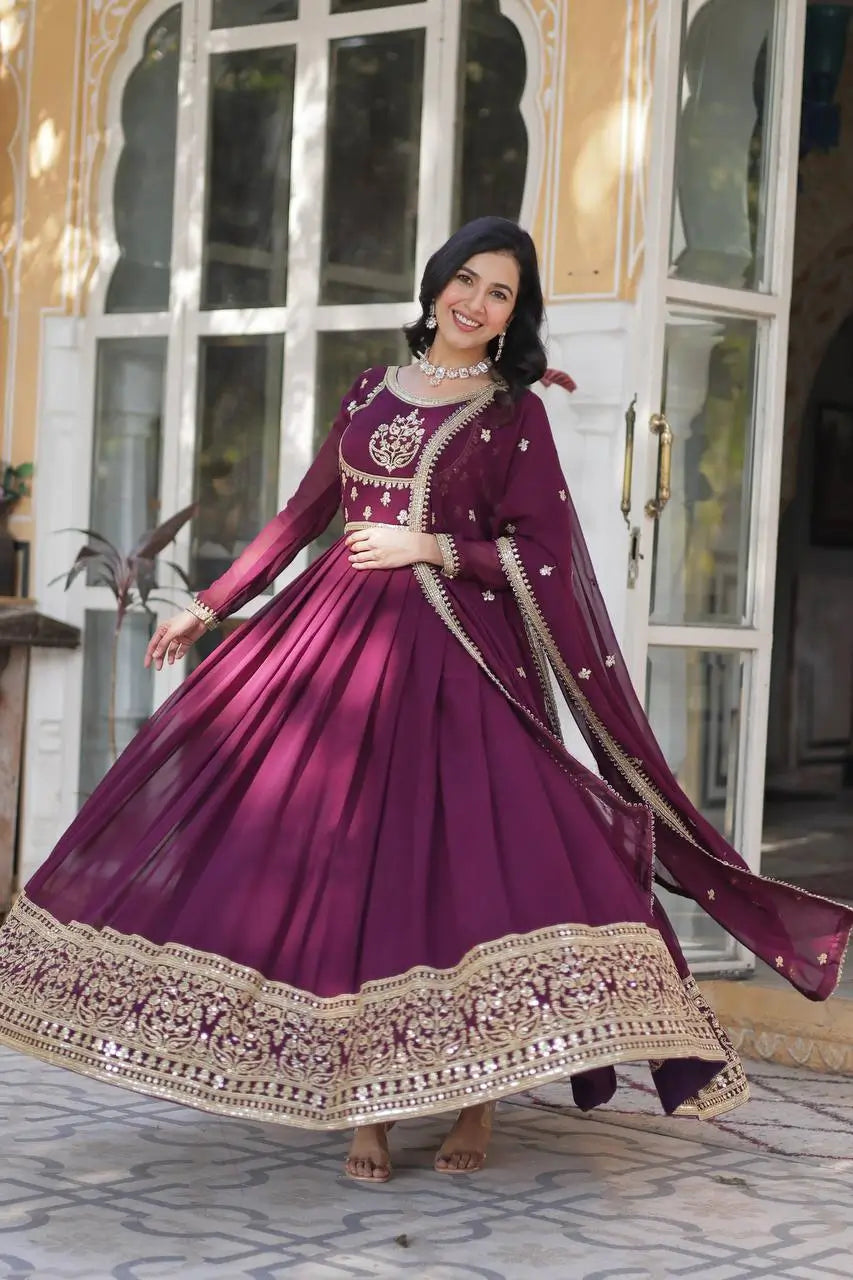 Robe en Faux Georgette Couleur Violet Vin Berry avec Broderie Riche en Sequins